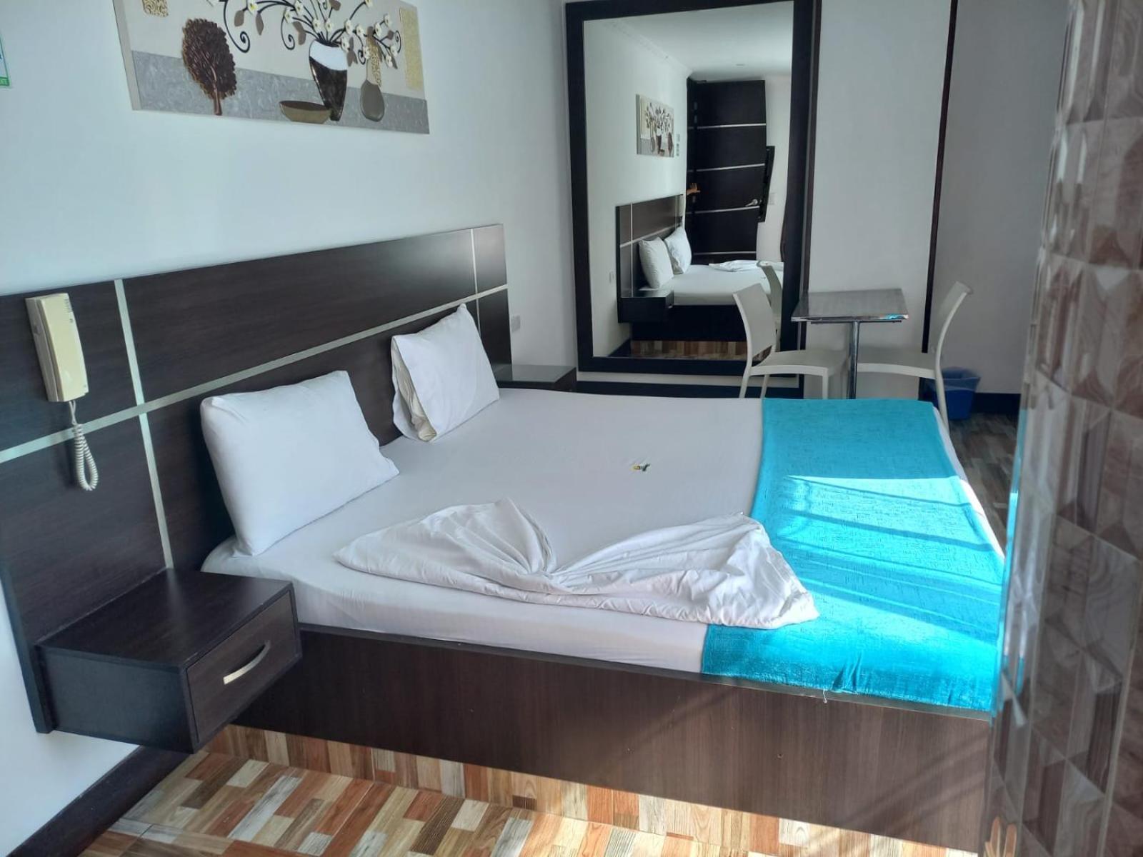 Hotel Suite Royal 梅尔加 外观 照片