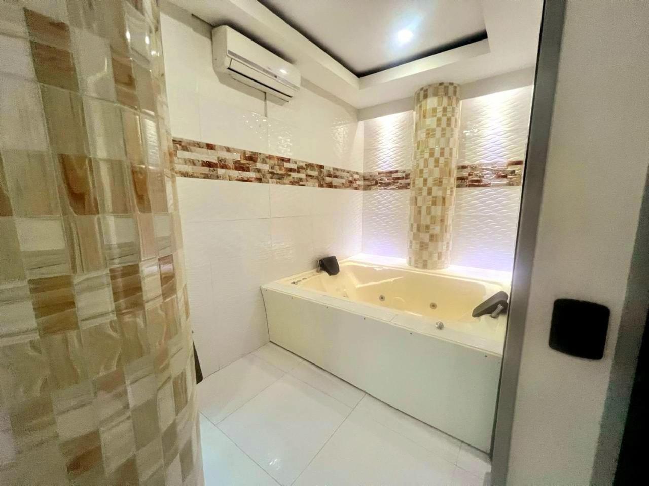 Hotel Suite Royal 梅尔加 外观 照片