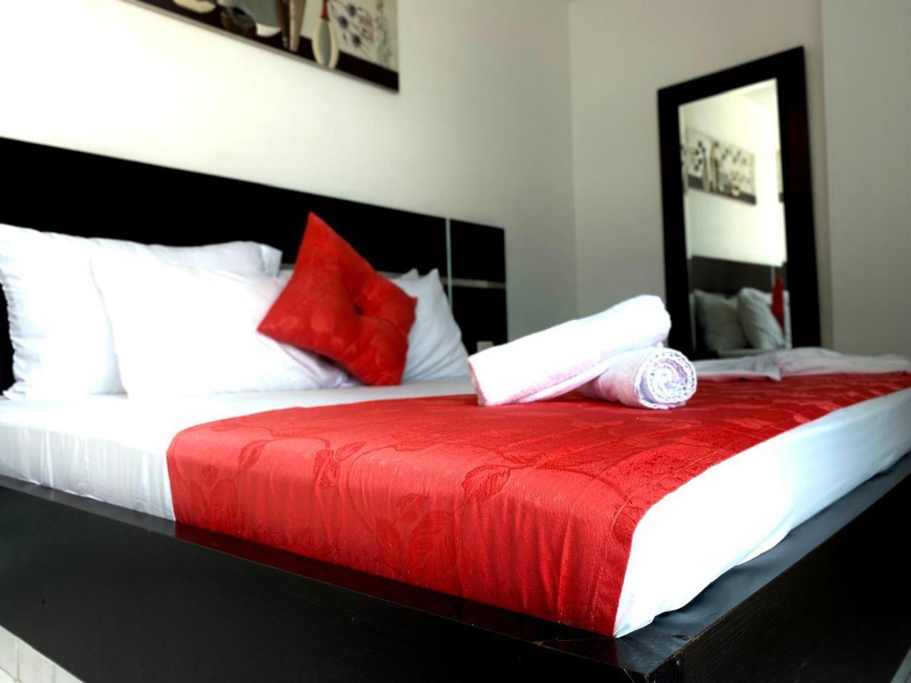 Hotel Suite Royal 梅尔加 外观 照片